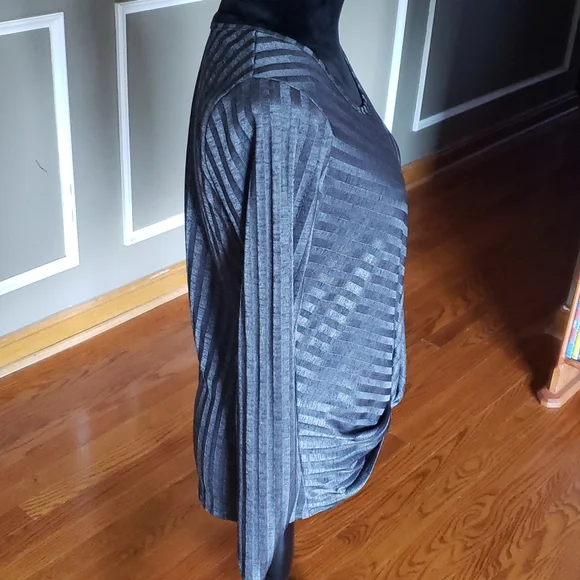 A Byer Gray Top Size Medium - Picture 5 of 12